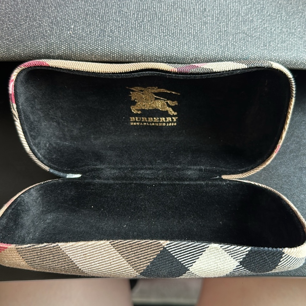 Burberry SunGlasses Case - Picture 3 of 3